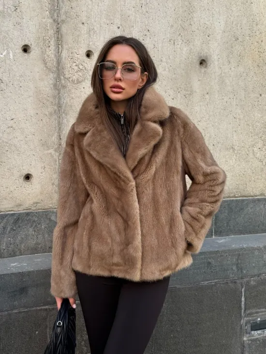 Короткий норковый жакет с английским воротником цвет пастель