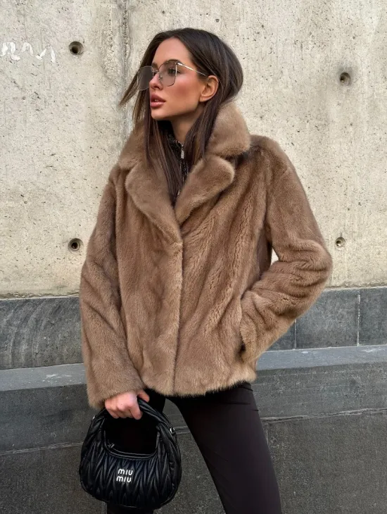 Короткий норковый жакет с английским воротником цвет пастель