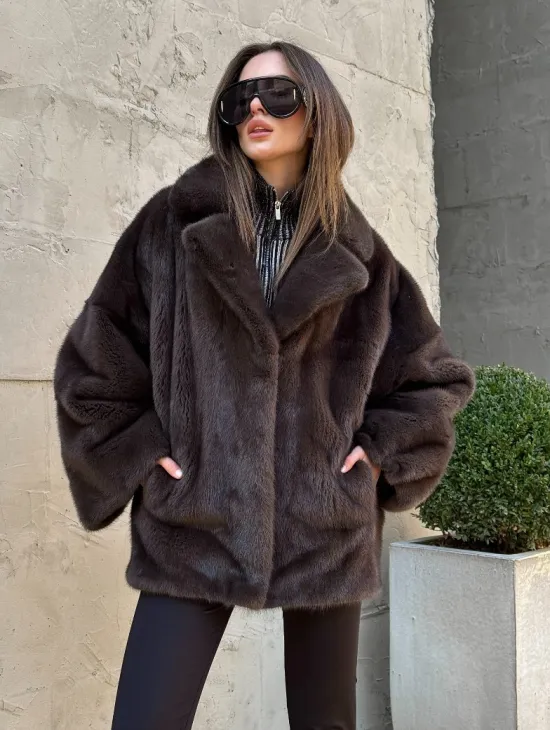Норковый полушубок оверсайз с английским воротником, цвет 