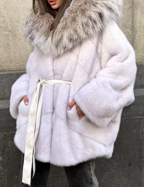 Белая норковая шуба-кимоно с капюшоном из отделки рыси