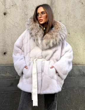 Белая норковая шуба-кимоно с капюшоном из отделки рыси