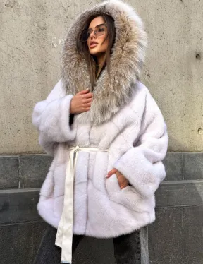 Белая норковая шуба-кимоно с капюшоном из отделки рыси