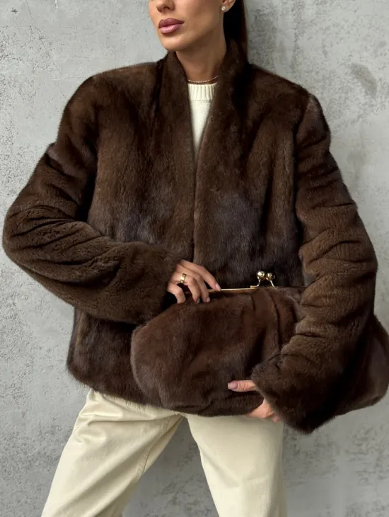 Меховой кроп - жакет из норки цвета соболь с V-образным воротником