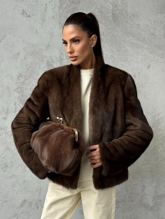 Меховой кроп - жакет из норки цвета соболь с V-образным воротником