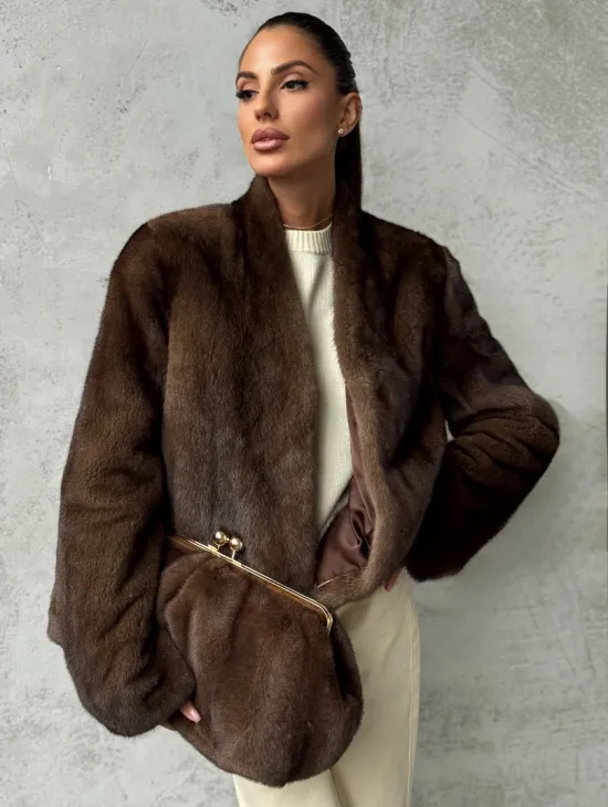 Меховой кроп - жакет из норки цвета соболь с V-образным воротником