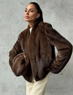 Меховой кроп - жакет из норки цвета соболь с V-образным воротником