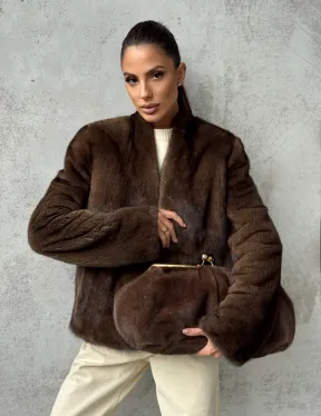 Меховой кроп - жакет из норки цвета соболь с V-образным воротником