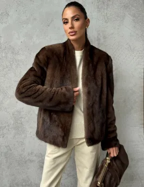 Меховой кроп - жакет из норки цвета соболь с V-образным воротником