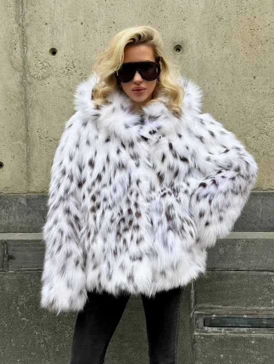 Полушубок из песца под рысь с капюшоном