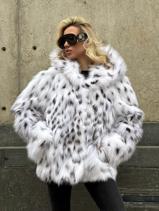 Полушубок из песца под рысь с капюшоном