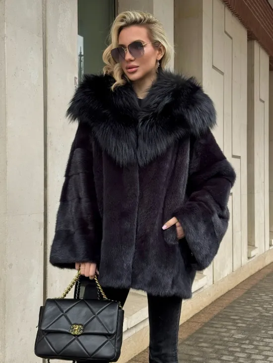 Полушубок норковый автоледи с отделкой из чернобурки на капюшоне