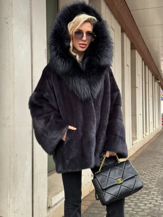 Полушубок норковый автоледи с отделкой из чернобурки на капюшоне