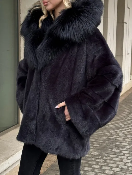 Полушубок норковый автоледи с отделкой из чернобурки на капюшоне