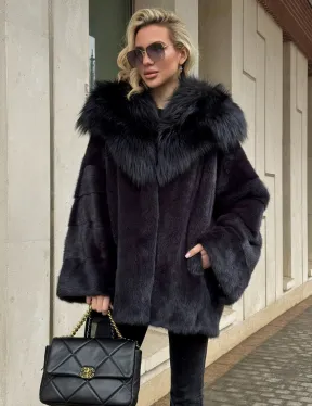 Полушубок норковый автоледи с отделкой из чернобурки на капюшоне