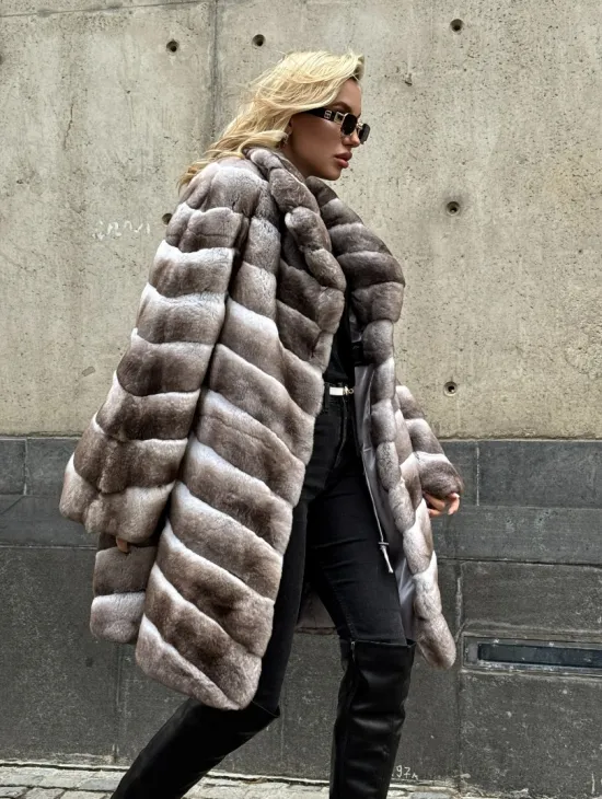 Женская серая шуба из элитного шиншиллового кролика (рекса) с английским воротником