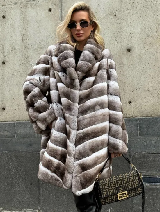 Женская серая шуба из элитного шиншиллового кролика (рекса) с английским воротником