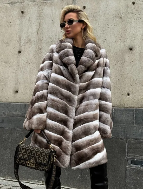 Женская серая шуба из элитного шиншиллового кролика (рекса) с английским воротником