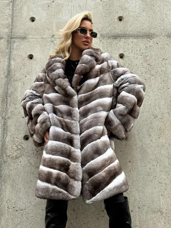 Женская серая шуба из элитного шиншиллового кролика (рекса) с английским воротником