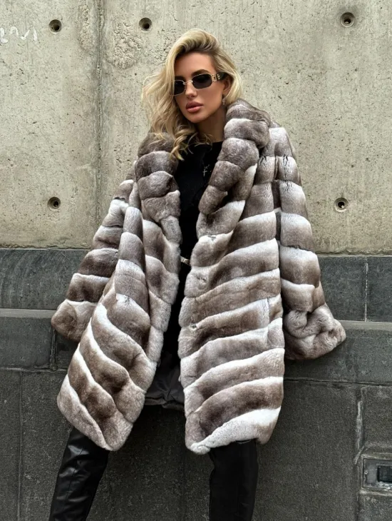 Женская серая шуба из элитного шиншиллового кролика (рекса) с английским воротником