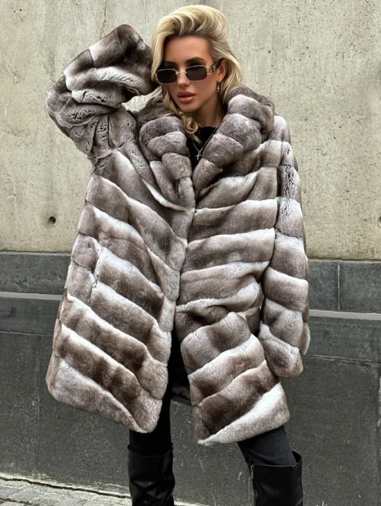 Женская серая шуба из элитного шиншиллового кролика (рекса) с английским воротником