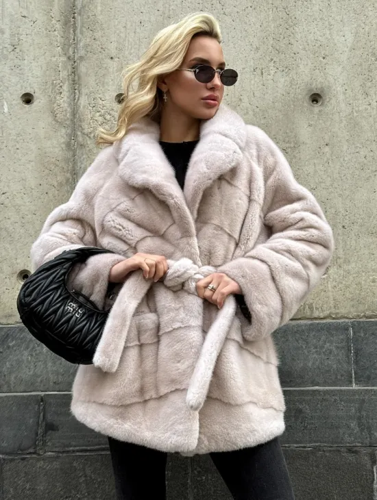 Светлый норковый полушубок PREMIUM FUR с английским воротником