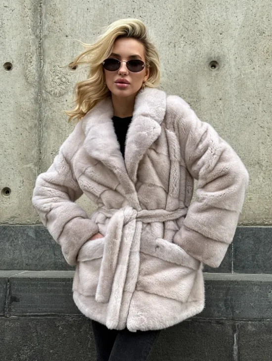 Светлый норковый полушубок PREMIUM FUR с английским воротником