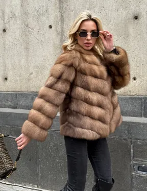 Полушубок из куницы с V-образным воротником