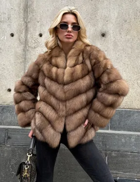 Полушубок из куницы с V-образным воротником