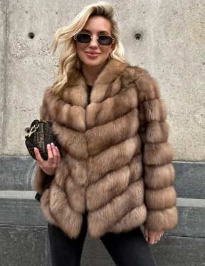 Полушубок из куницы с V-образным воротником