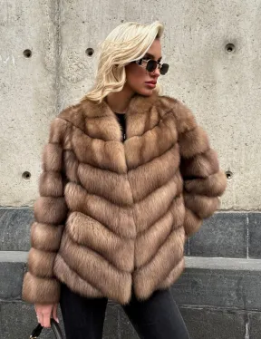 Полушубок из куницы с V-образным воротником