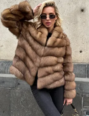 Полушубок из куницы с V-образным воротником