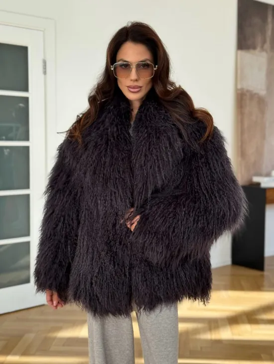 Полушубок из меха ламы в цвете графит