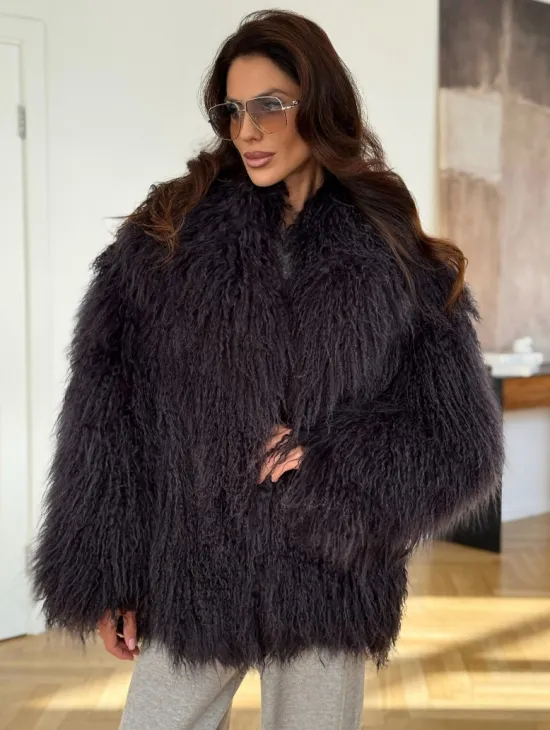Полушубок из меха ламы в цвете графит