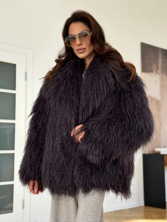 Полушубок из меха ламы в цвете графит