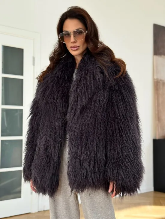 Полушубок из меха ламы в цвете графит