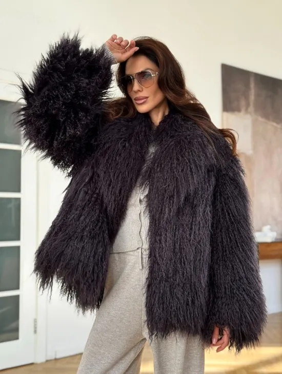 Полушубок из меха ламы в цвете графит