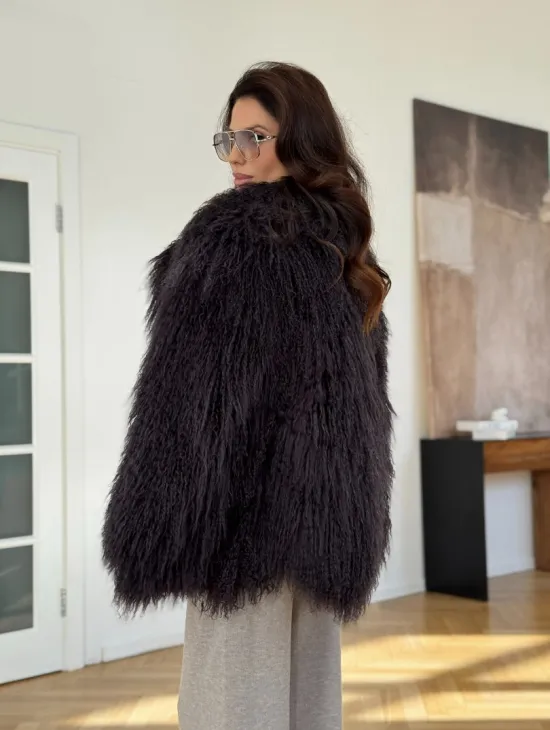 Полушубок из меха ламы в цвете графит
