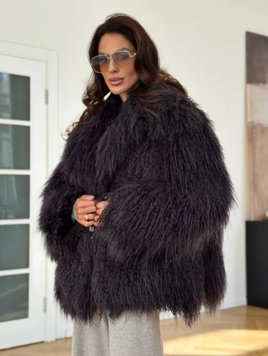 Полушубок из меха ламы в цвете графит