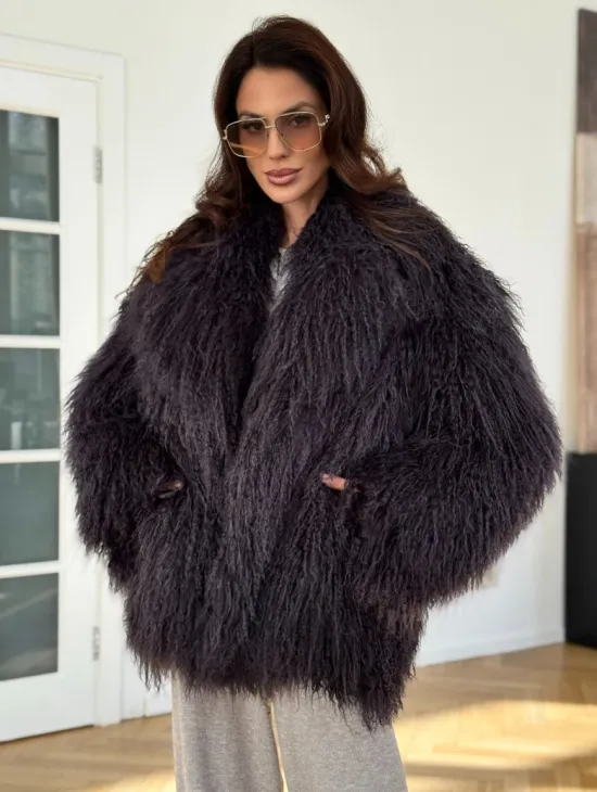 Полушубок из меха ламы в цвете графит