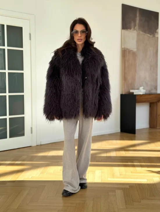 Полушубок из меха ламы в цвете графит