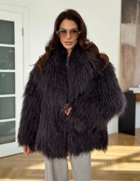 Полушубок из меха ламы в цвете графит