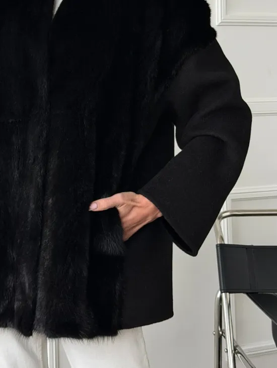 Полупальто демисезонное шерстяное с отделкой из меха норки