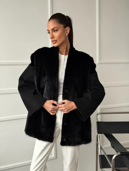 Полупальто демисезонное шерстяное с отделкой из меха норки