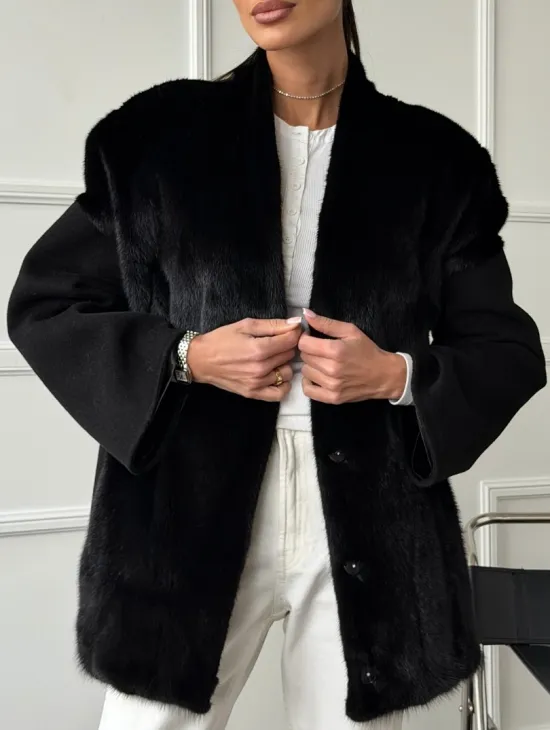 Полупальто демисезонное шерстяное с отделкой из меха норки