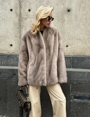 Женское короткое полупальто из меха норки с V-образным воротником