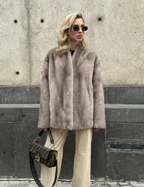 Женское короткое полупальто из меха норки с V-образным воротником