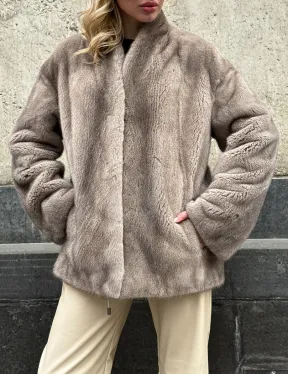 Женское короткое полупальто из меха норки с V-образным воротником