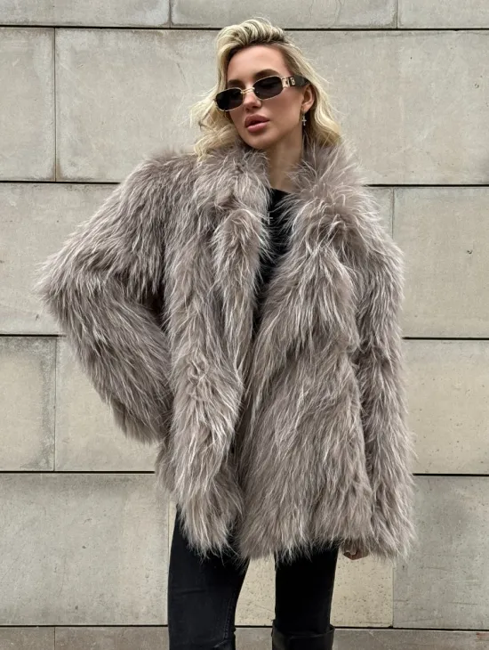 Полушубок из енота с английским воротником