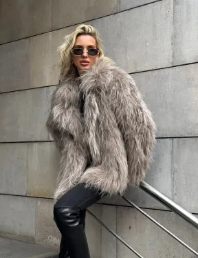 Полушубок из енота с английским воротником