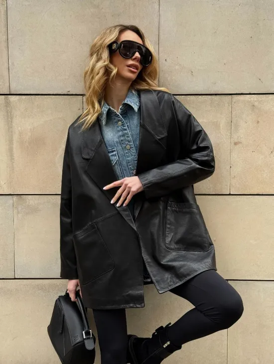 Черный короткий тренч из натуральной кожи на запах с поясом